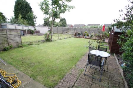 3 bedroom Semi-detached house to let in Kingsway Park, Urmston, M41