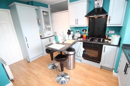 3 bedroom Semi-detached house to let in Kingsway Park, Urmston, M41