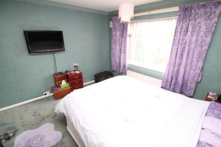 3 bedroom Semi-detached house to let in Kingsway Park, Urmston, M41