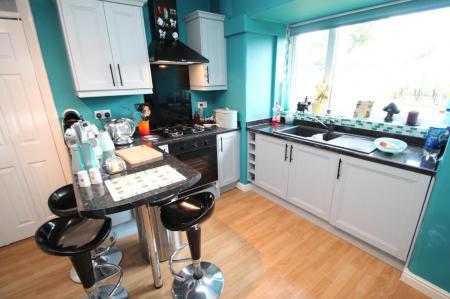3 bedroom Semi-detached house to let in Kingsway Park, Urmston, M41