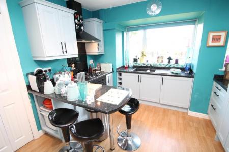 3 bedroom Semi-detached house to let in Kingsway Park, Urmston, M41