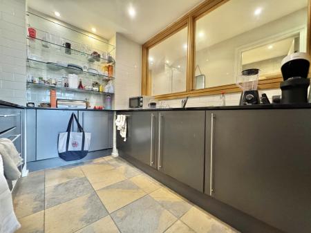 1 bedroom Flat to let in Church Street, Manchester, M4