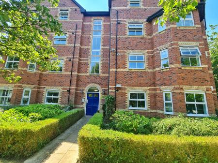 2 bedroom Flat to let in Denmark Street, Altrincham, WA14