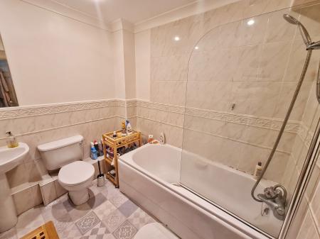 2 bedroom Flat to let in Denmark Street, Altrincham, WA14