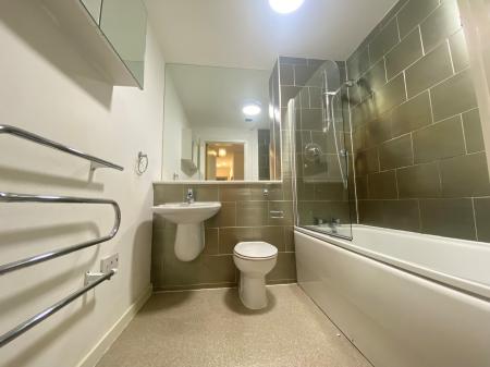 2 bedroom Flat to let in 156 Chapel Street, Salford, M3