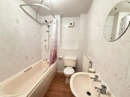 2 bedroom Flat for sale in Labrador Quay, Salford Quays, Salford, M50