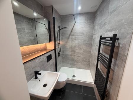 2 bedroom Flat to let in Marlstone Ave, Salford, M3