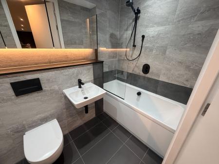 2 bedroom Flat to let in Marlstone Ave, Salford, M3