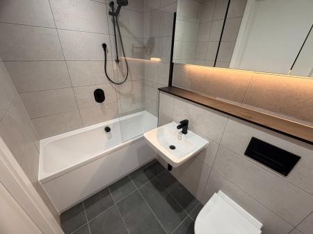 2 bedroom Flat to let in Marlstone Ave, Salford, M3