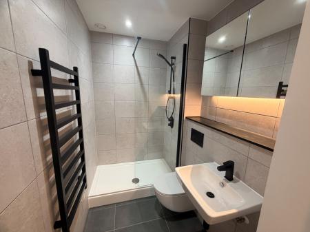 2 bedroom Flat to let in Marlstone Ave, Salford, M3