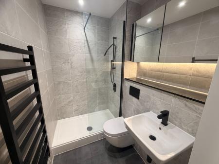 2 bedroom Flat to let in Marlstone Ave, Salford, M3