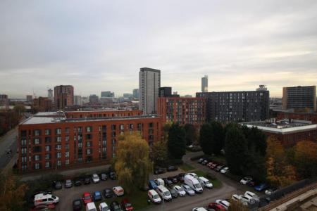 2 bedroom Flat to let in Woden Street, Salford, M5