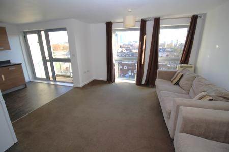 2 bedroom Flat to let in 1c Elmira Way, Salford, M5