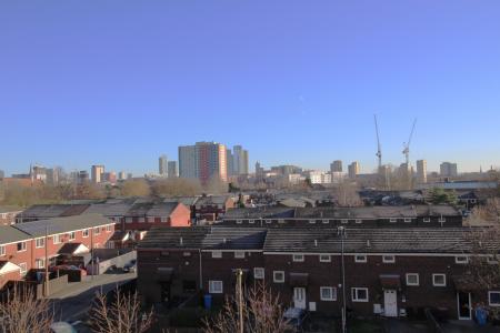 2 bedroom Flat to let in 1c Elmira Way, Salford, M5