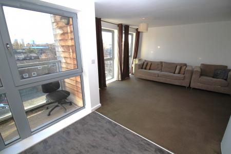 2 bedroom Flat to let in 1c Elmira Way, Salford, M5