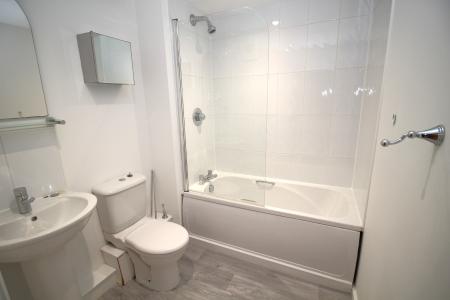 2 bedroom Flat to let in 1c Elmira Way, Salford, M5
