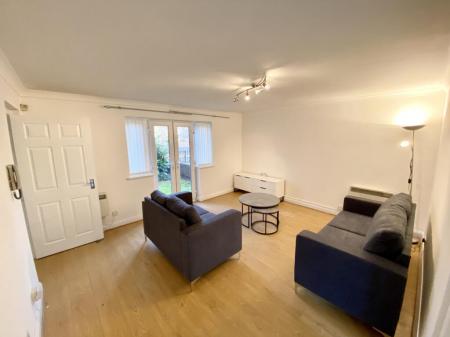 2 bedroom Flat to let in Vancouver Quay, Salford Quays, Salford, M50