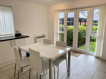 2 bedroom Flat to let in Vancouver Quay, Salford Quays, Salford, M50