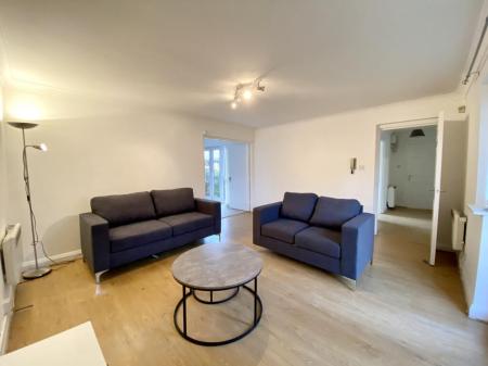 2 bedroom Flat to let in Vancouver Quay, Salford Quays, Salford, M50