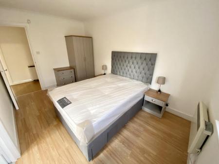2 bedroom Flat to let in Vancouver Quay, Salford Quays, Salford, M50