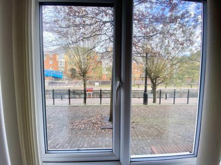 2 bedroom Flat to let in Vancouver Quay, Salford Quays, Salford, M50