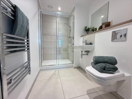 2 bedroom Flat to let in church street development, Eccles, M30