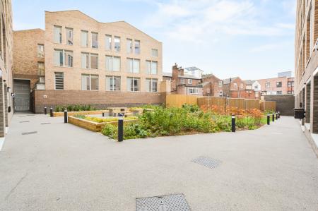 2 bedroom Flat to let in church street development, Eccles, M30