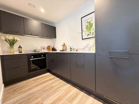 2 bedroom Flat to let in church street development, Eccles, M30