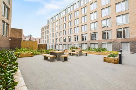 2 bedroom Flat to let in church street development, Eccles, M30