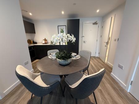 2 bedroom Flat to let in church street development, Eccles, M30