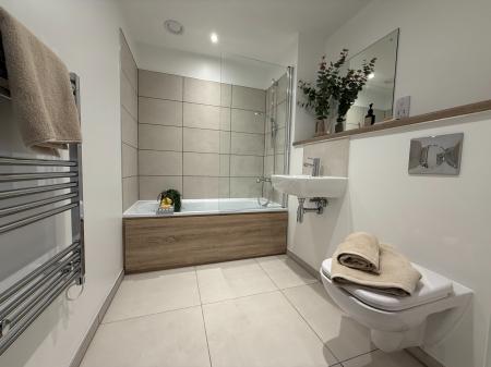 2 bedroom Flat to let in church street development, Eccles, M30