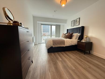 2 bedroom Flat to let in church street development, Eccles, M30