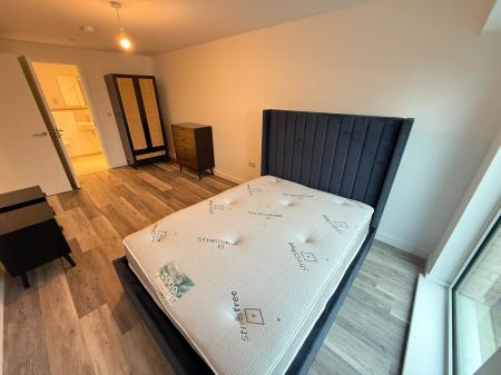 3 bedroom Flat to let in church Street Development, Eccles, M30