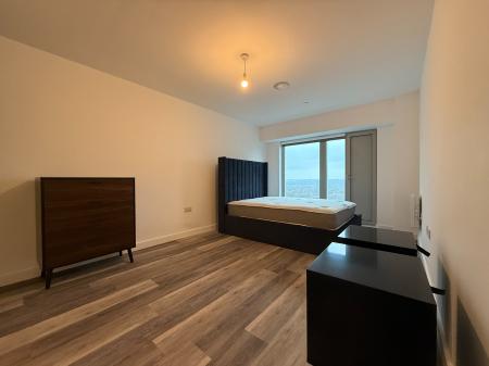 3 bedroom Flat to let in church Street Development, Eccles, M30