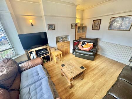 4 bedroom Semi-detached house for sale in Windsor Road, Denton, M34