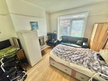 4 bedroom Semi-detached house for sale in Windsor Road, Denton, M34