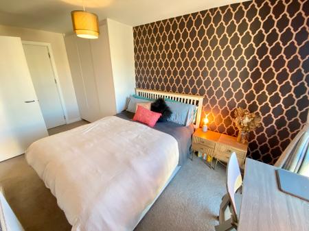 2 bedroom Flat to let in Lockside Lane, Salford, M5