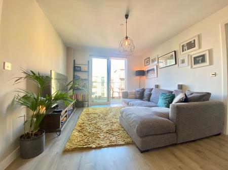 2 bedroom Flat to let in Lockside Lane, Salford, M5