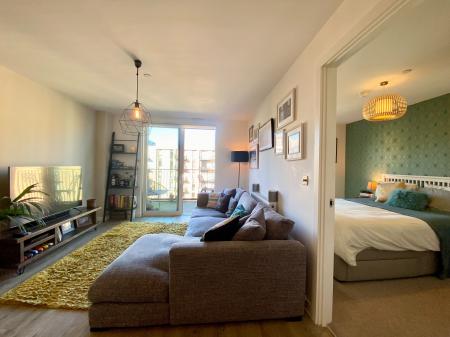 2 bedroom Flat to let in Lockside Lane, Salford, M5