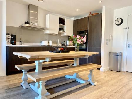 2 bedroom Flat to let in Lockside Lane, Salford, M5