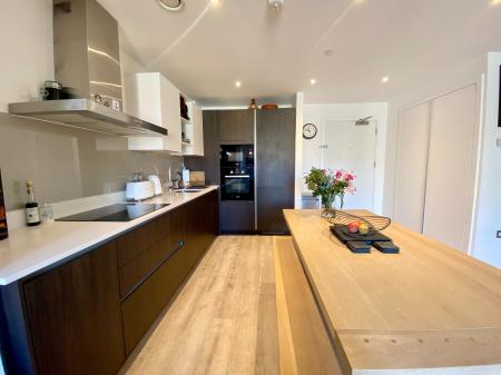 2 bedroom Flat to let in Lockside Lane, Salford, M5