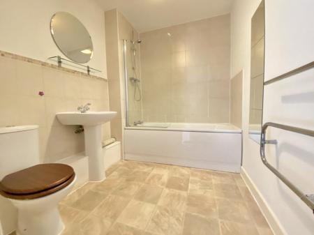 2 bedroom Flat to let in Pilgrims Way, Salford Quays, Salford, M50