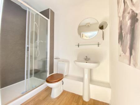 2 bedroom Flat to let in Pilgrims Way, Salford Quays, Salford, M50