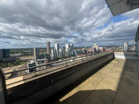 2 bedroom Apartment for sale in The Quays, Salford Quays, Salford, M50