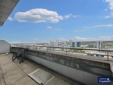 2 bedroom Apartment for sale in The Quays, Salford Quays, Salford, M50