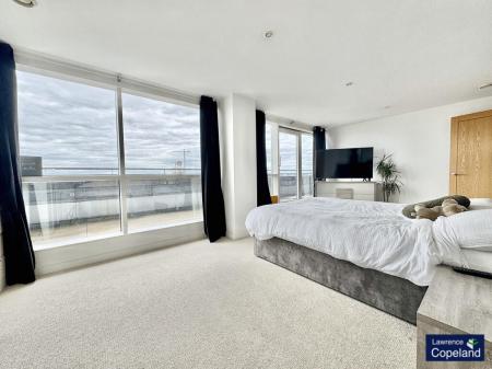 2 bedroom Apartment for sale in The Quays, Salford Quays, Salford, M50
