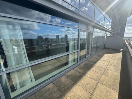 2 bedroom Apartment for sale in The Quays, Salford Quays, Salford, M50