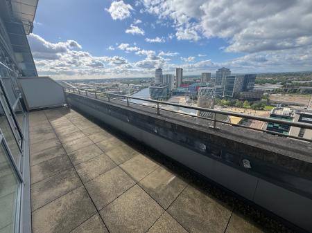 2 bedroom Apartment for sale in The Quays, Salford Quays, Salford, M50