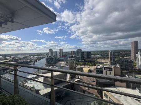 2 bedroom Apartment for sale in The Quays, Salford Quays, Salford, M50
