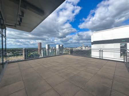 2 bedroom Apartment for sale in The Quays, Salford Quays, Salford, M50